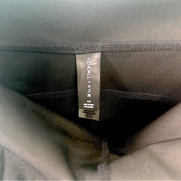 Kendall & Kylie Black Full-length Spinning Bodysuit - Black - Picture 2 of 3